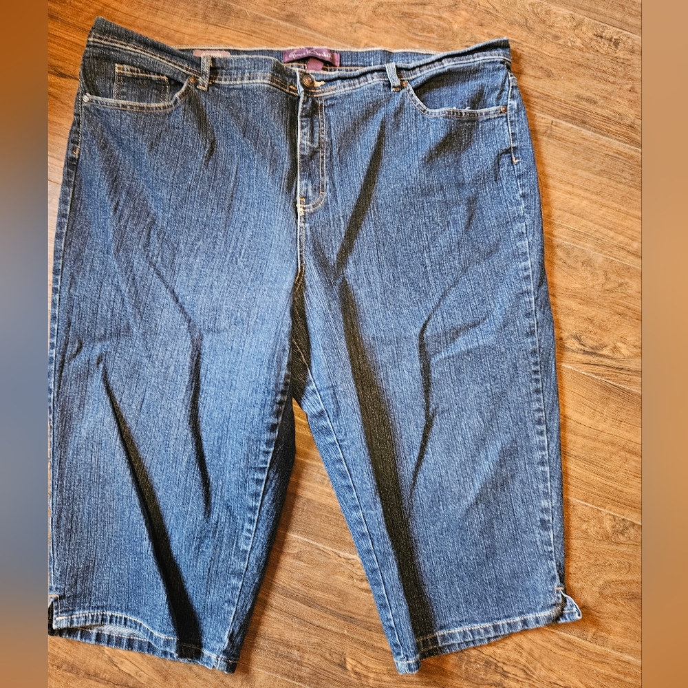Womens Plus Glaria Vanderbilt Amanda Capris Sz 24W Stretch Jeans Denim.  30
